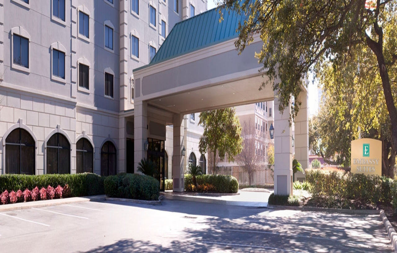 Hotel Embassy By Hilton Near The Galleria 4*