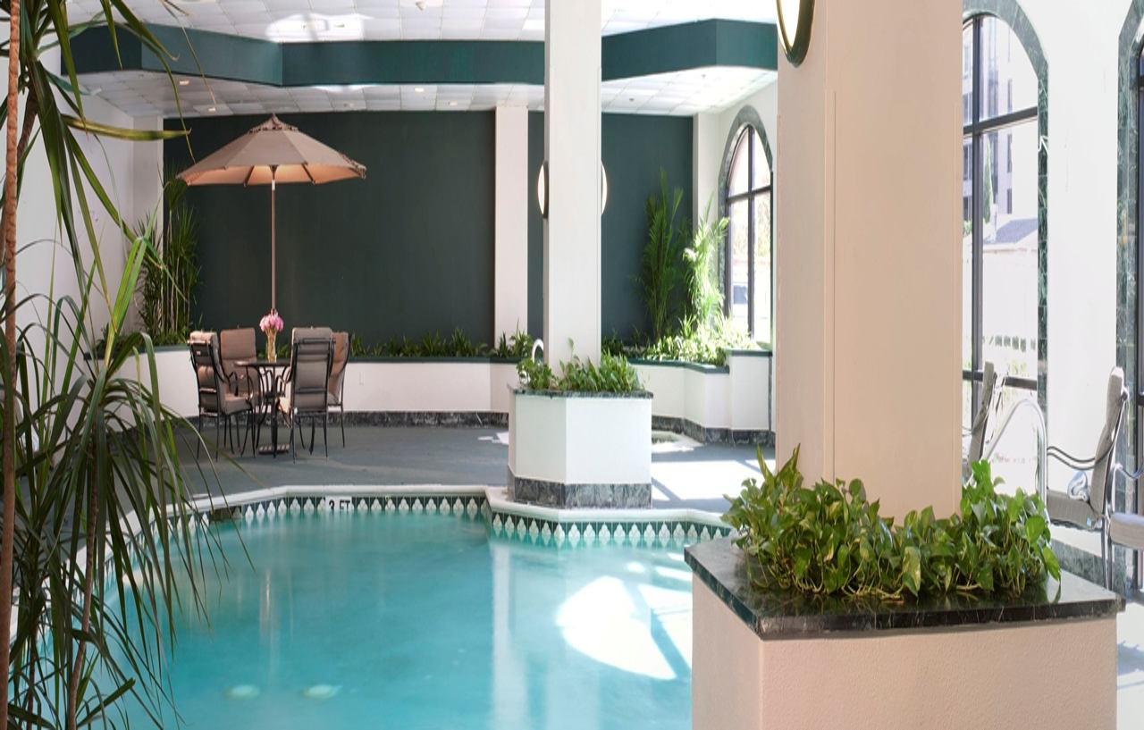 Hotel Embassy By Hilton Near The Galleria 4*